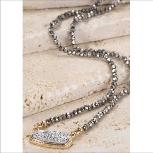 Druzzy pendant necklace w glass beads